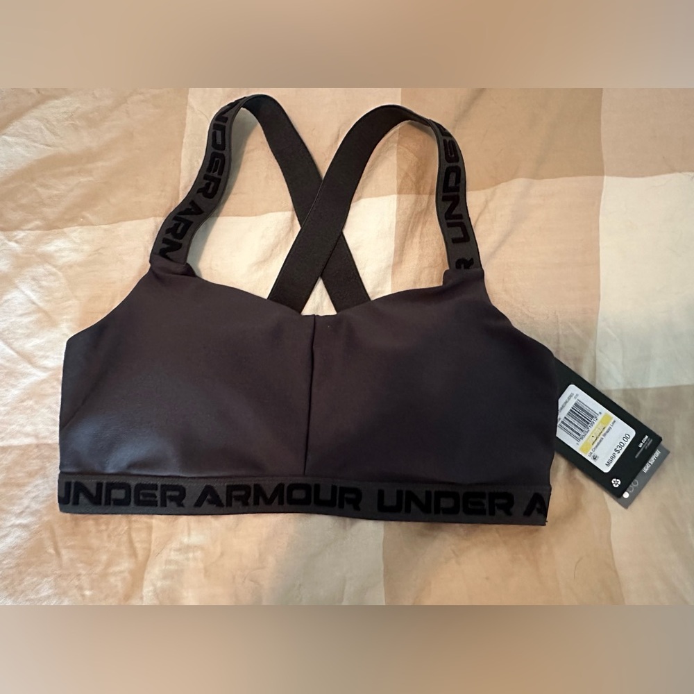 Under Amour NWT SPORTS BRA SIZE MEDIUM LIGHT SUPPORT